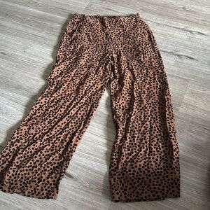 Old Navy playa wide leg pant size M. 15-19 waist